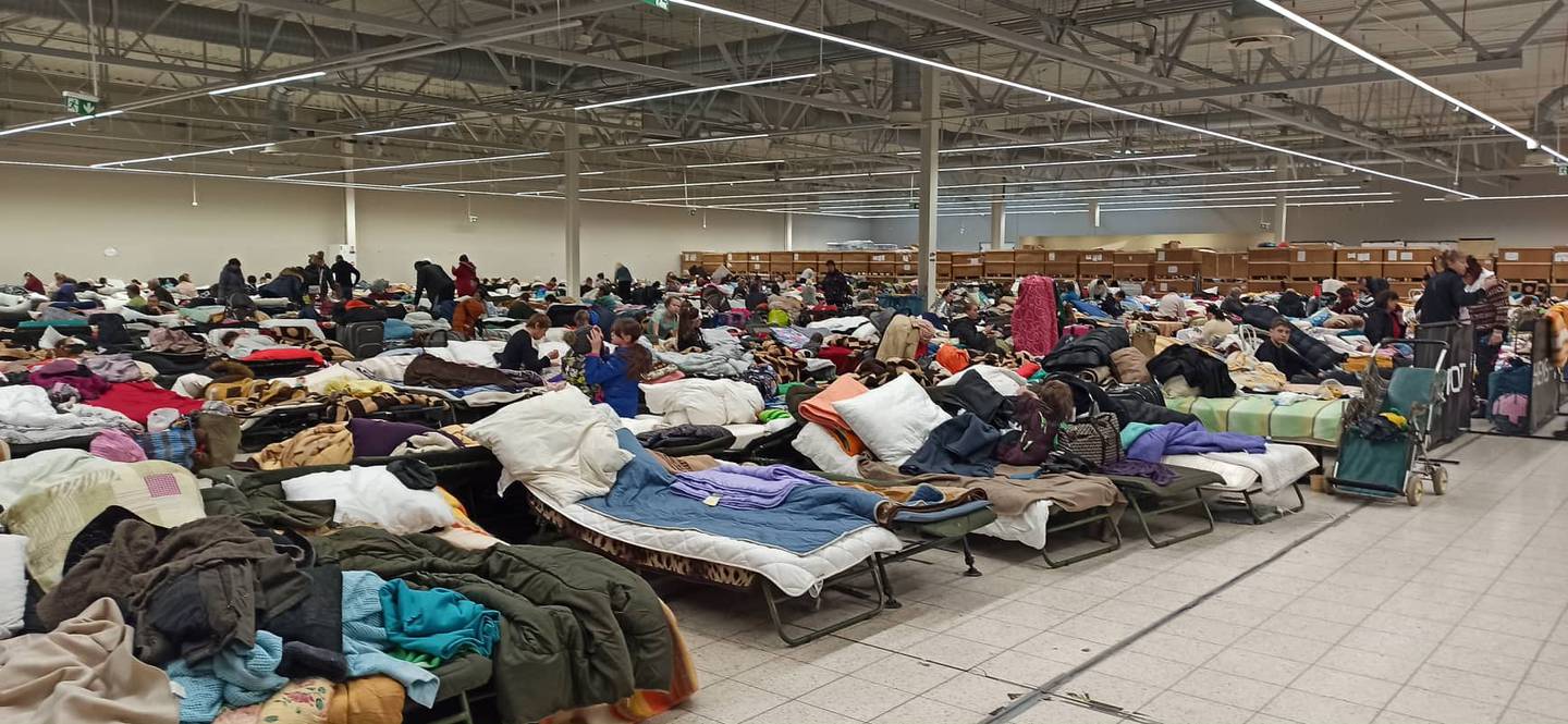 I Polen ble de innlosjert på et kjøpesenter sammen med nærmere 1.000 andre flyktninger.