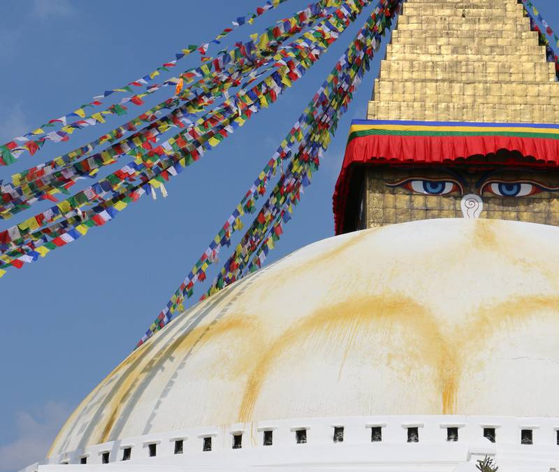 Den buddhistiske stupaen (gravbygg med relikvier) Boudanath er sentrum for Katmandudalens tibetanere. FOTO: MIKAEL PERSSON/NTB SCANPIX