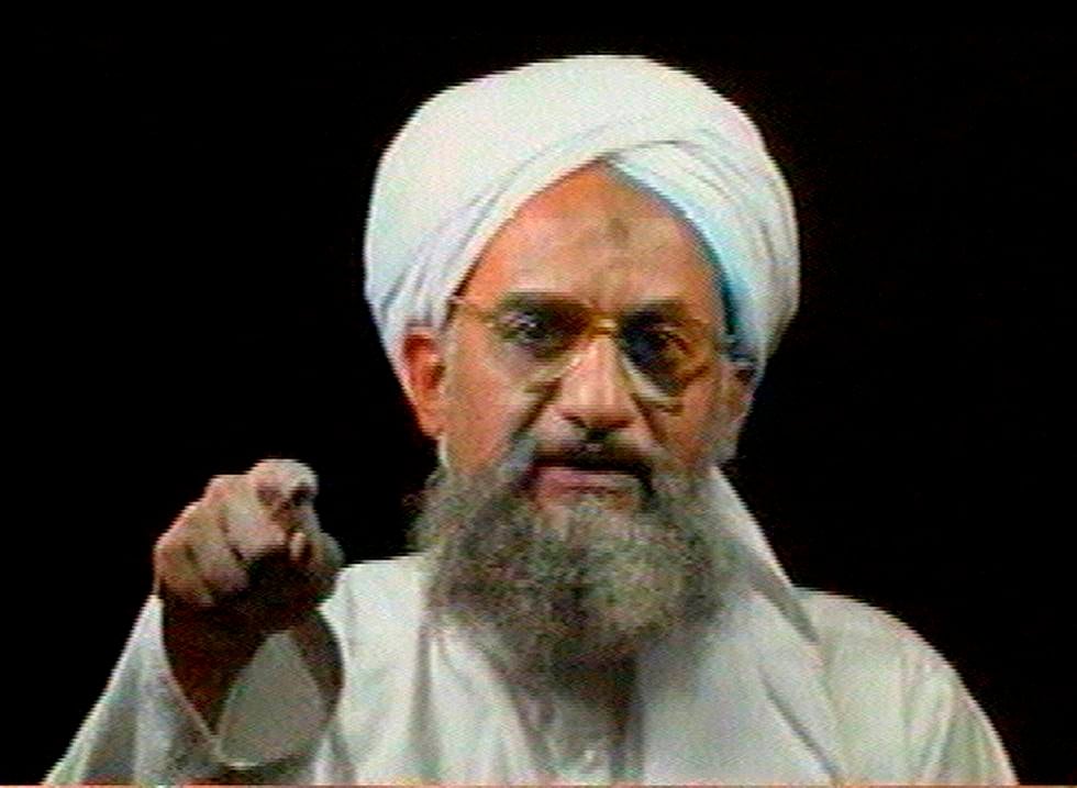 Al-Qaida-lederen Ayman al-Zawahri fotografert i 2006. Ifølge president Joe Biden ble han i helgen drept i et droneangrep i Kabul. Foto: Al Jazeera / AP / NTB