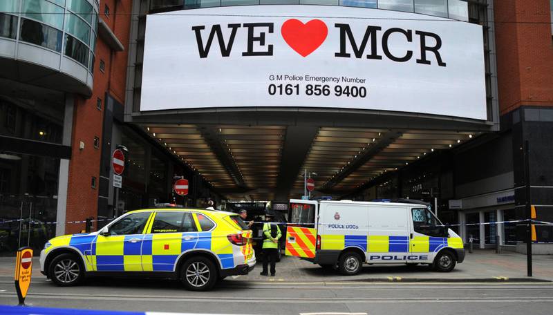 i sorg: Storbyen Manchester er i sorg etter terrorangrepet natt til i går. Et kjøpesenter ble i går evakuert, men gjenåpnet like etterpå. FOTO: RUI VIEIRA/NTB SCANPIX