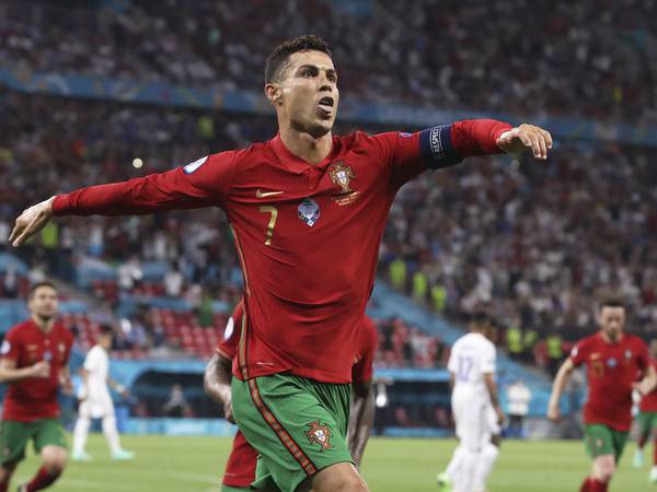 Ronaldos rekordscoringer løftet Portugal videre