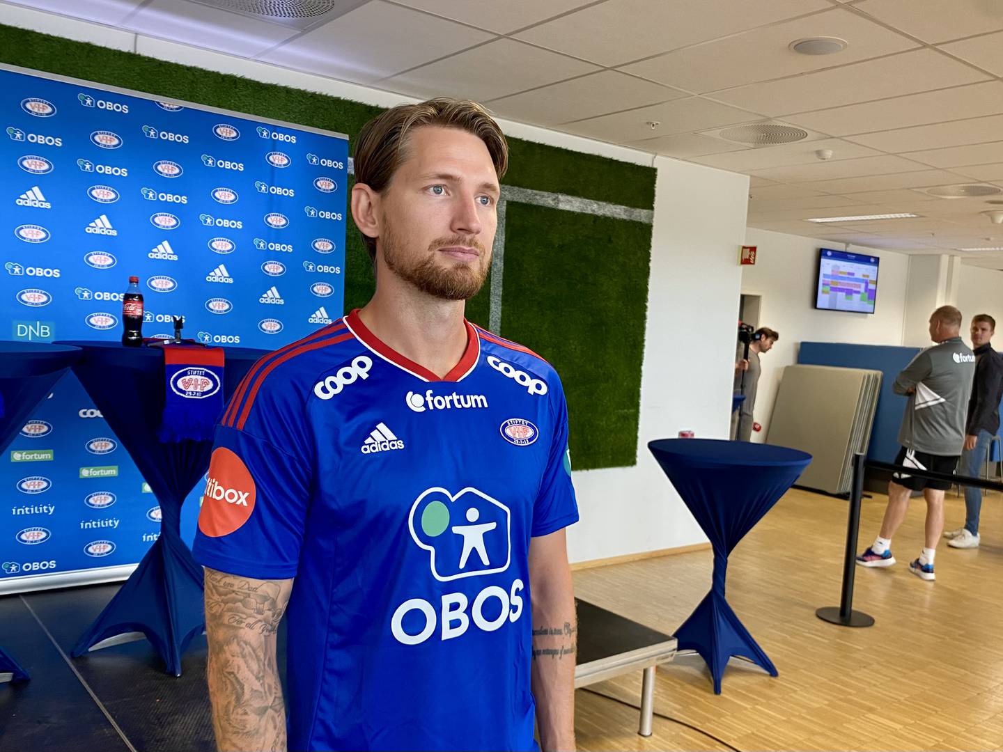 Stefan Strandberg presentert som Vålerenga-spiller, ti år etter å ha forlatt klubben sist.