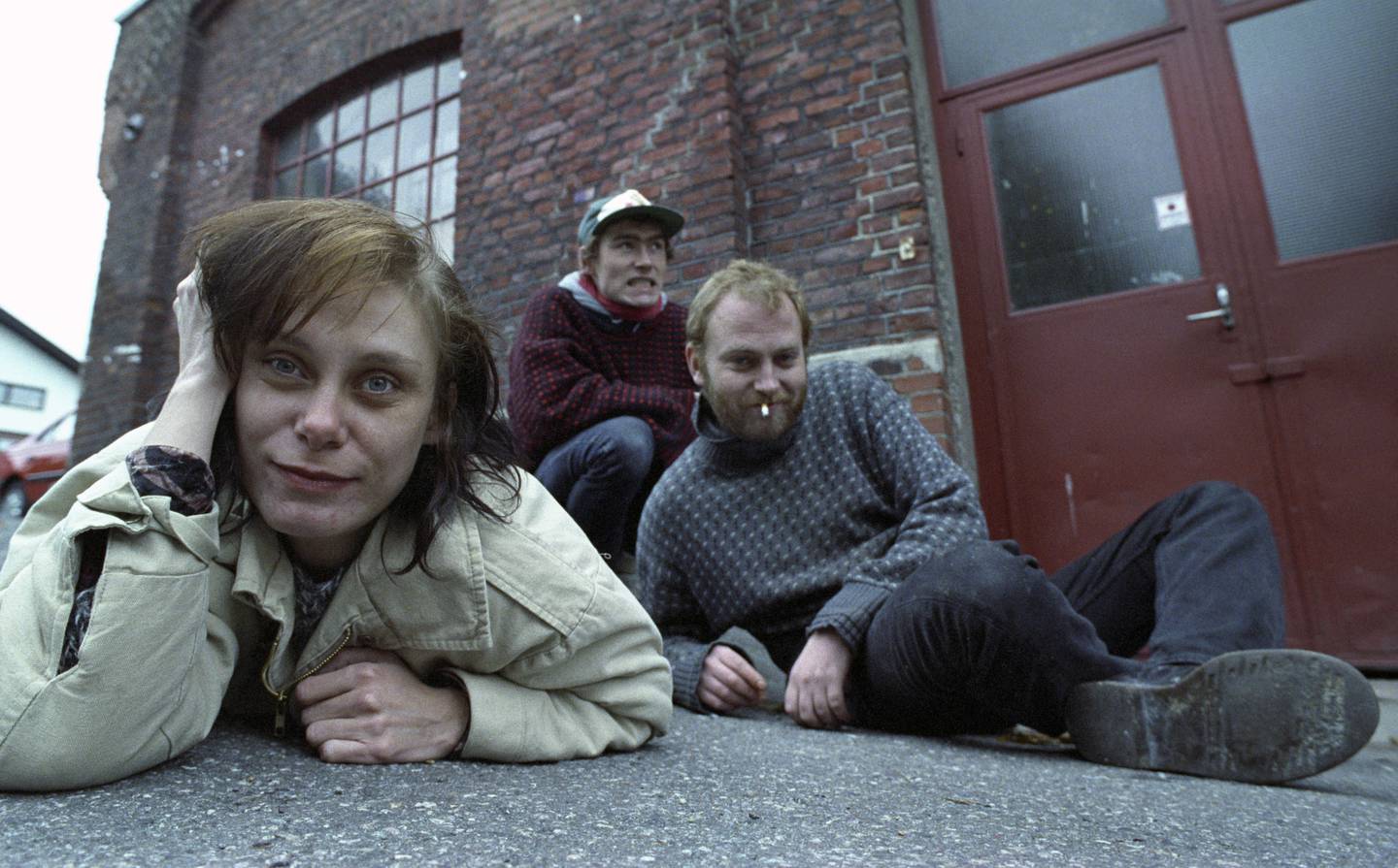 Fra venstre trommeslager May-Irene Aasen, bassist Petter Pogo og frontfigur  Joachim Nielsen i 1991.