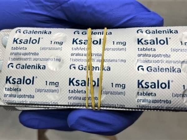 Tablettsmugler prøvde seg med falsk ID – ble gjenkjent av toller