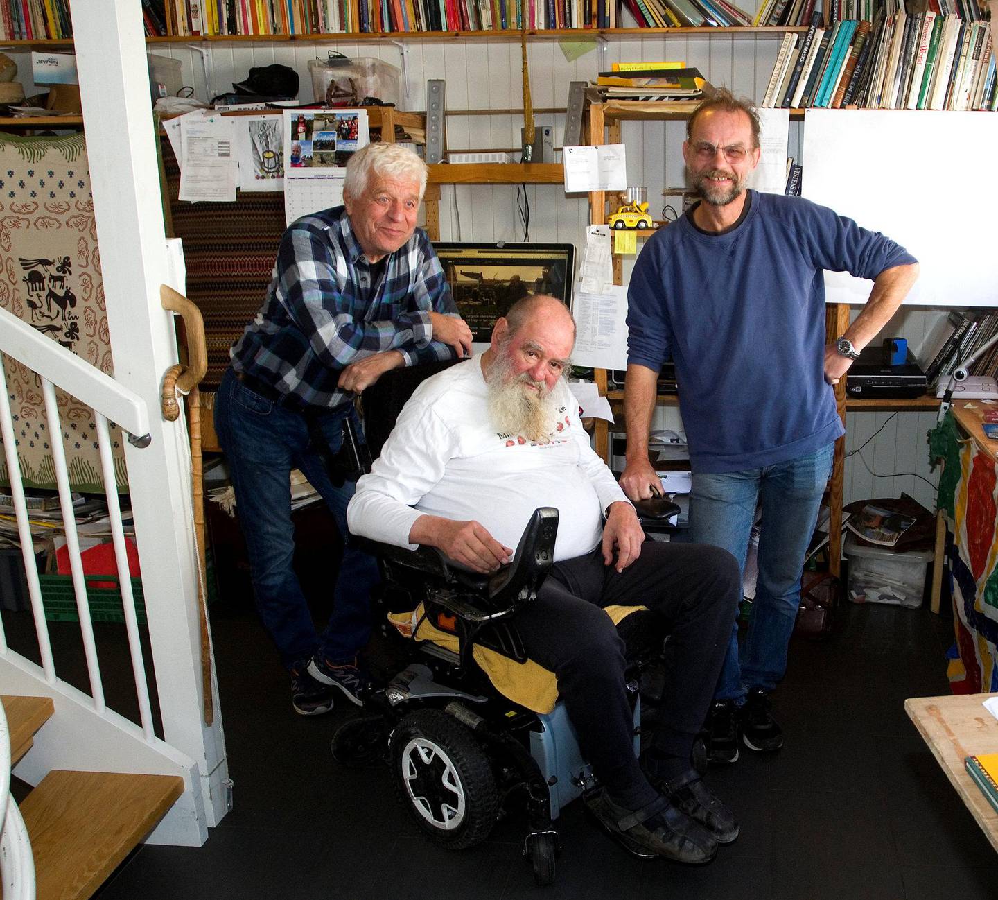 FÅR MYE HJELP: Det står ikke på menneskelige ressurser i apparatet rundt Harald Hauglin, som blant annet består av de to brukerstyrte personlige assistentene Ragnar Larsen (til venstre) og Vidar Kjølle.