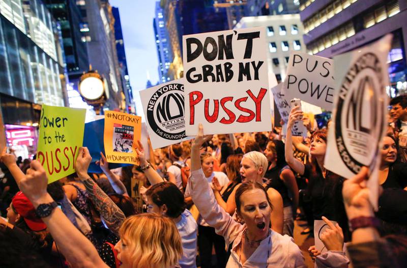 Amerikanske kvinner protesterer mot kvinnegrafseren som i dag blir USAs 45. president. Det nytter, også om det ikke virker sånn, mener Rebecca Solnit, forfatteren av «Menn forklarer meg ting».