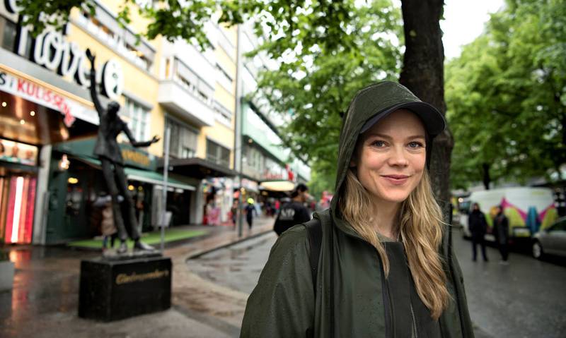 – Motoren i denne rollen er hennes forhold til sitt arbeid. Og det er dessverre, bortimot enestående, mener skuespiller og nybakt Vålerenga-fan Ane Dahl Torp om fotballtrener-rollen hun spiller i den kommende NRK-serien «Hjemmebane».
