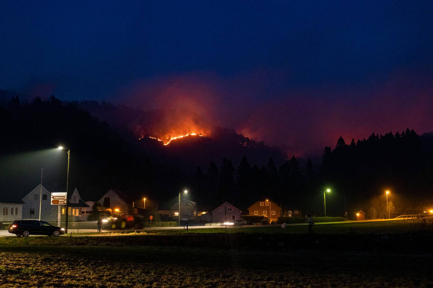 Sokndal  20190423.
Det brenner tirsdag kveld ved Åmot i Sokndal.
Foto: Tor Erik Schrøder / NTB scanpix