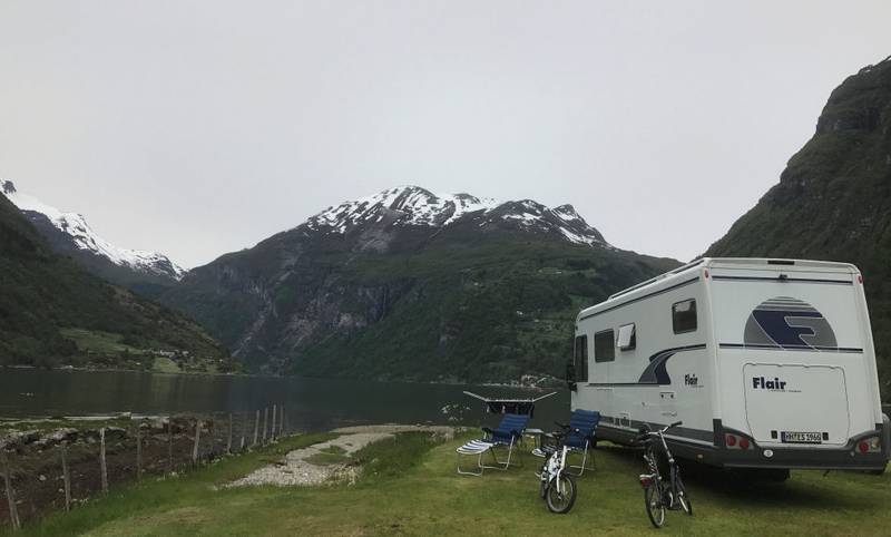 Samme hvor du kommer fra, har du kjørt gjennom norsk fjellandskap og enorm natur når du ankommer Geiranger camping, sier Ingeborg Dirdal. FOTO: INGEBORG DIRDAL/ NTB SCANPIX