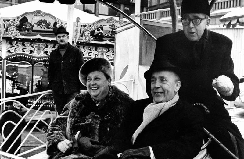 YOUNGSTORGET FEBRUAR 1967: I 1951 ble «Oslo-Marken» gjenoppliva for å bli arrangert 24 år på rad. Her sees initiativtaker og bymuseumsdirektør Harald O. H. Hals (bak t.h.) ordfører Brynjulf Bull og turistsjef Alfhild Hovdan. 