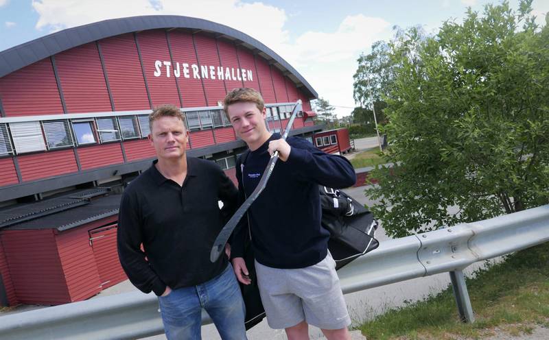 Kasper Magnussen (16) pakker bag og kølle og reiser til svenske Leksand i sommer. Der skal han fortsette jobben mot det store målet: NHL-spill, et nivå høyere enn det pappa Trond Magnussen oppnådde.