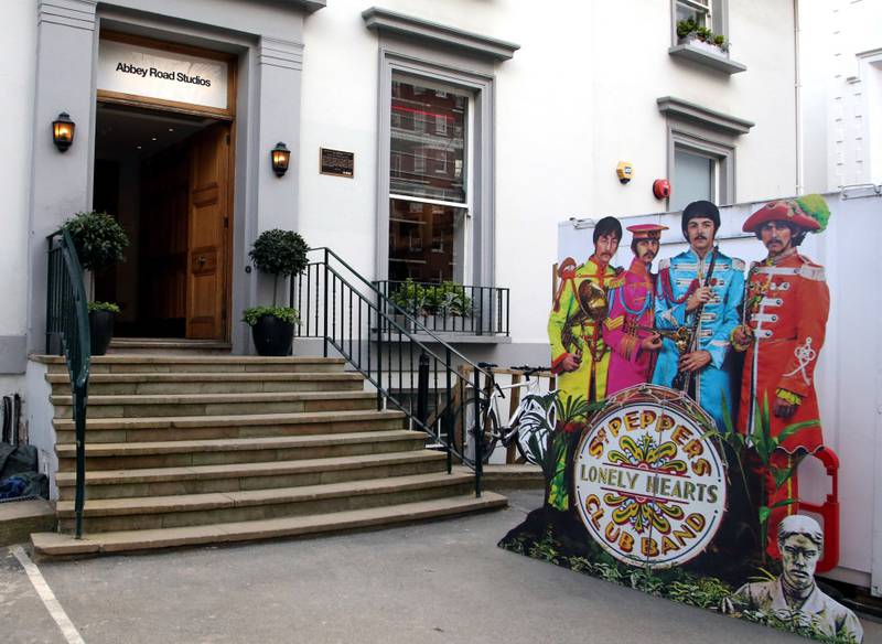 Den nye Sgt. Pepper-miksen er utført av Giles Martin og Sam Okell. Det er første gang siden de tre Anthology-samlingene fra 1995 og -96 at uutgitt Beatles-materiale frigjøres.