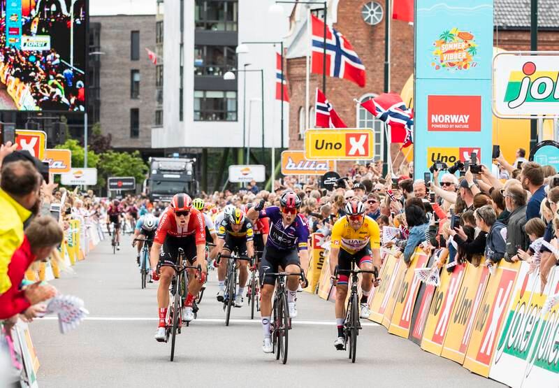 Kristoffer Halvorsen (midten) vant siste etappe av Tour of Norway i 2019 foran Cees Bol (t.v.) og Alexander Kristoff. Kristoff vant touren sammenlagt. Foto: Berit Roald / NTB.