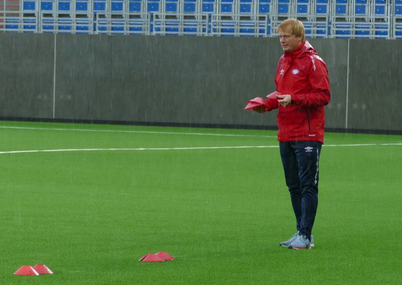 Kjell Gustad tok over Vålerengas kvinnelag midt i fjorårssesongen. I år ble det en historisk cupfinale. Så var det ut.