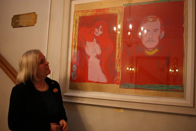 Andy Warhol: Verket «Madonna og selvportrett med knokkelarm» (After Munch) er et av hotellets store stoltheter, ifølge direktør Gunn Salbuvik. Hun er særlig glad for å ha dette hengende i nærhet til Edvard Munchs eget selvportrett. De to ulike kunstneriske tilnærmingene til det samme motivet, skaper et stort spenn.