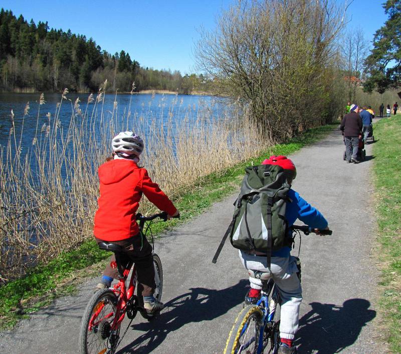 trygt: I Oslo kan syklister i alle aldre også ferdes trygt langs det idylliske Østensjøvannet, anbefaler Syklistenes Landsforening.