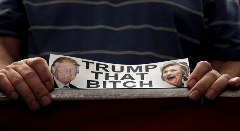 "Trump that bitch" er en av mange anti Hillary Clinton- og pro Donald Trump-slagord som florerer i valgkampen. FOTO: NTB SCANPIX
