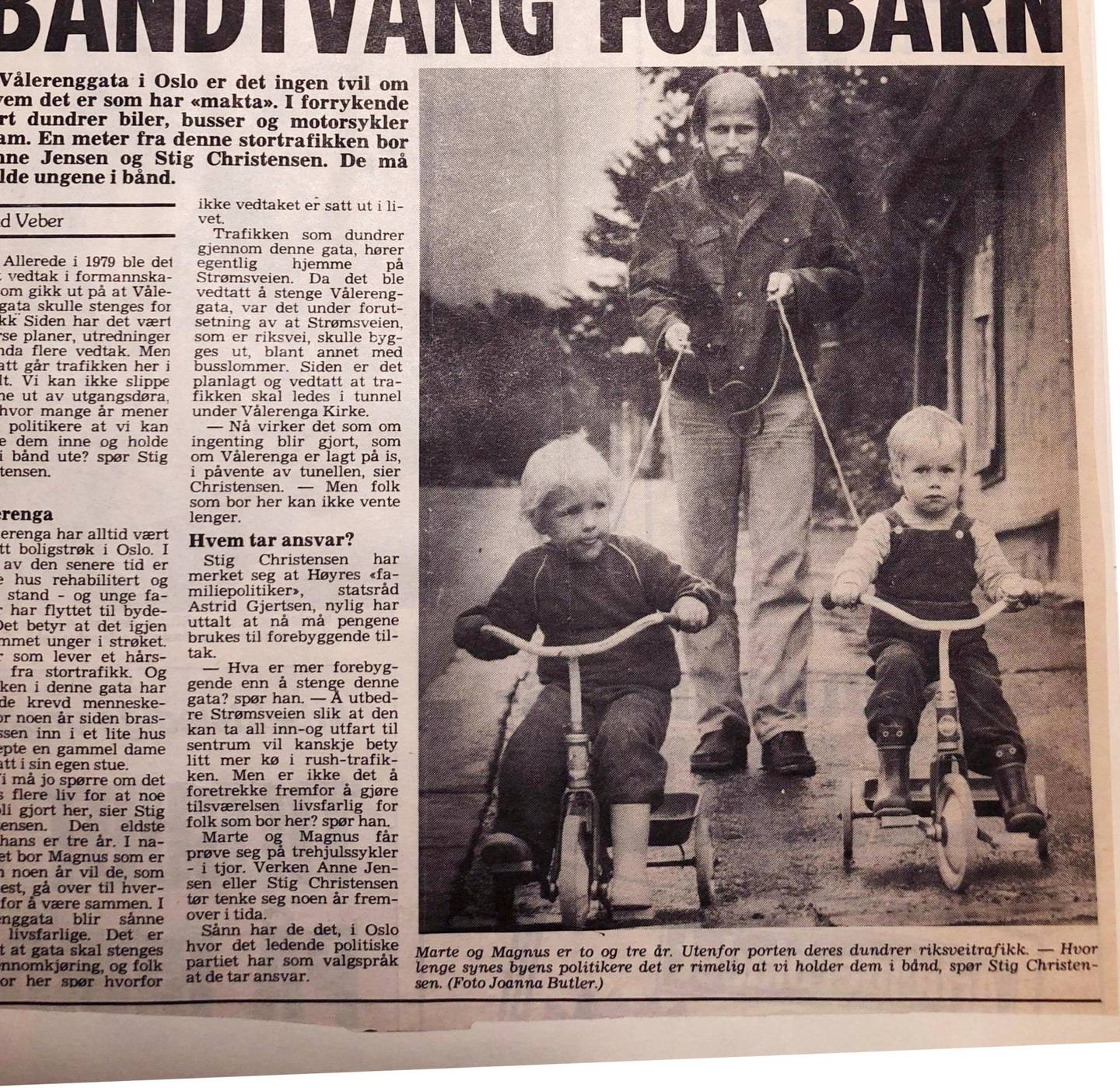 «bilene har makta»: I Arbeiderbladet i 1983 var også trafikksituasjonen på Vålerenga et tema. Foto: Marte Christensen