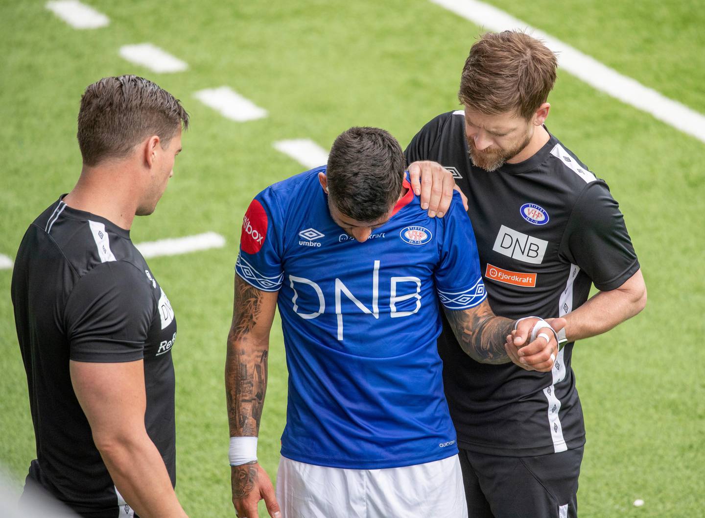 Oslo 20200609. 
Vålerengas Aron Dønnum ble skadet  i forbindelse med treningskampen mellom Vålerenga - Bodø/Glimt.
Foto: Terje Pedersen / NTB scanpix