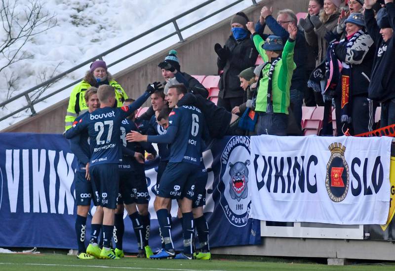 Tromsø  20190407.
Viking-jubel for scoring i kampen mellom Tromsø og Viking på Alfheim Stadion. 
Foto: Rune Stoltz Bertinussen / NTB scanpix
