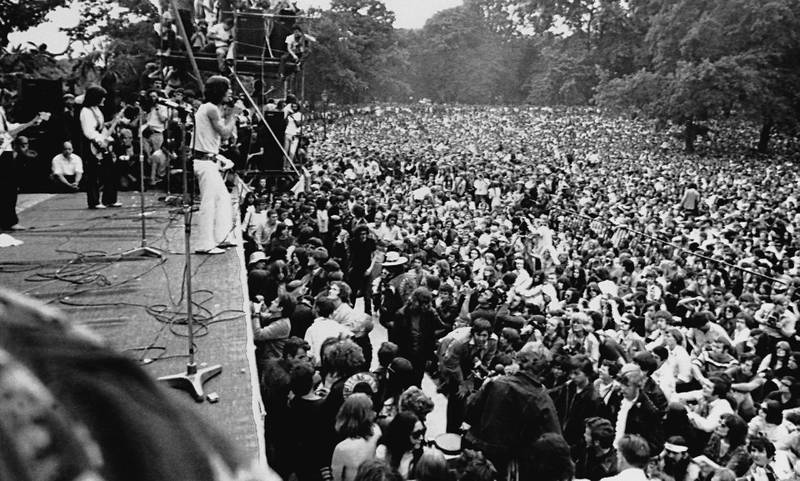 The Rolling Stones spilte for en kvart million mennesker i Hyde Park, to dager etter at Brian Jones døde. FOTO: AP/NTB SCANPIX