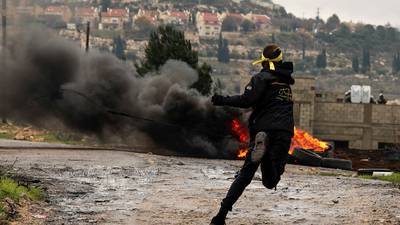To palestinere drept av israelske styrker på Vestbredden