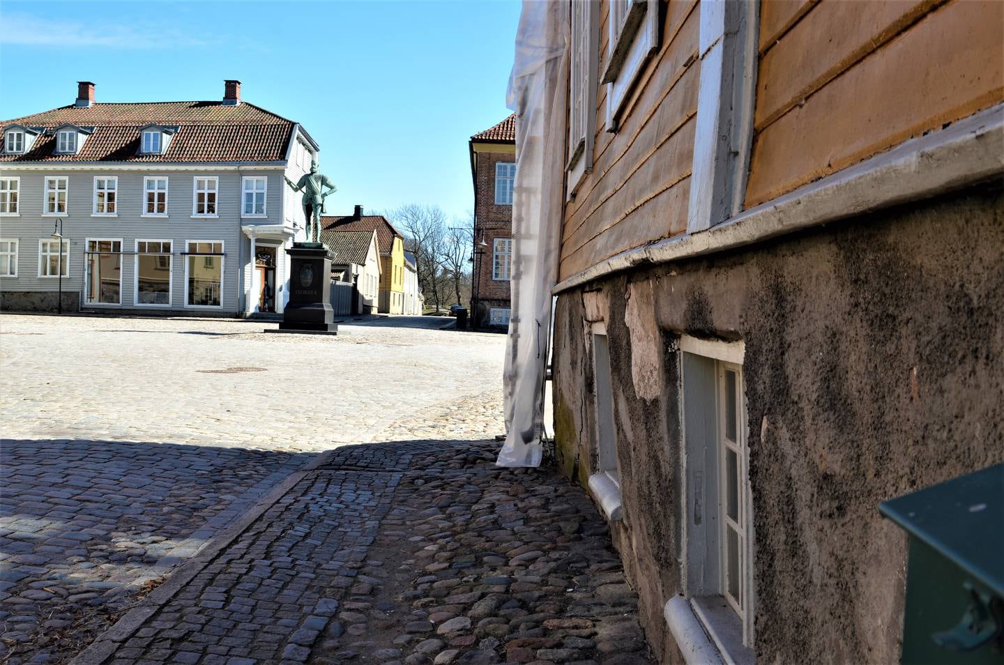 Dunkejongaarden fra 1784 er et av de aller eldste trehus som står i Gamlebyen. Det gjør restaureringsarbeidene krevende.
