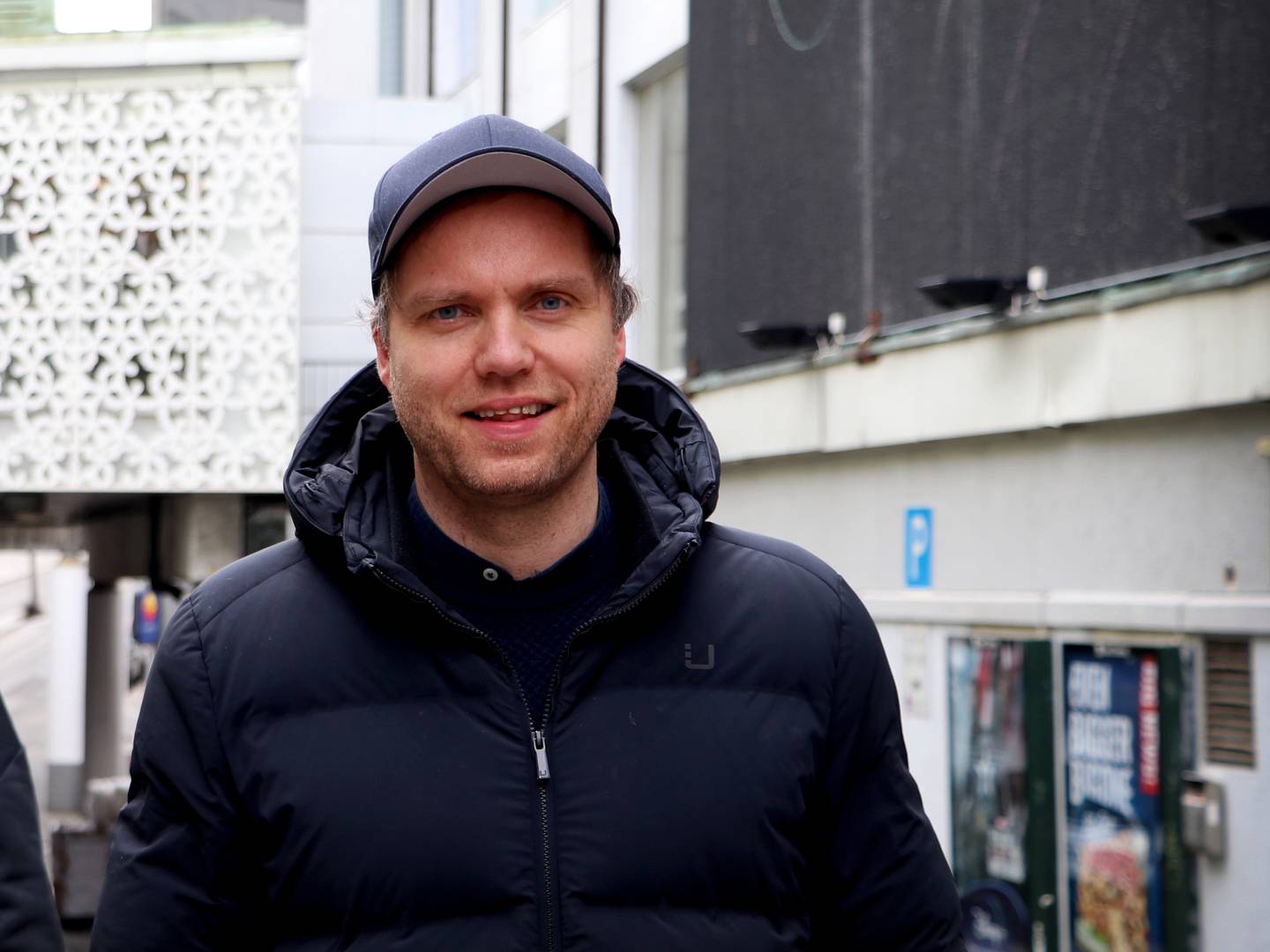 Komiker Rune Bjerga (t.h.) trosser korona og har startet nytt produksjonsselskap midt under en pandemi. Med seg på laget har han Sven Rusdal (t.v.).