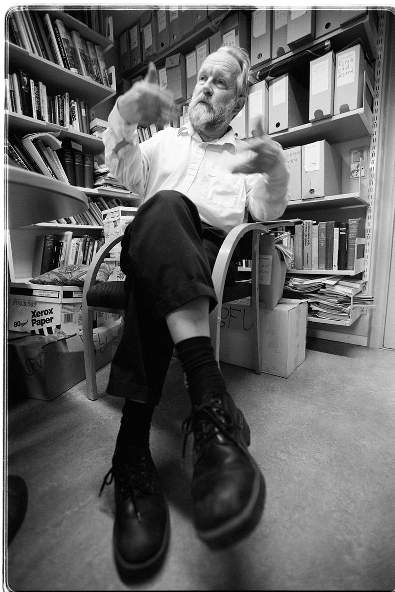 OSLO 20010606: Tidligere SV-leder, professor Berge Furre på sitt kontor på Teologisk fakultet.
Foto: Heiko Junge / NTB 
