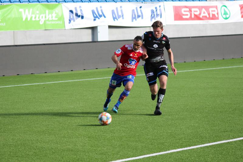 Det ble tett og jevnt mellom Skeid og Sandnes Ulf. Skeids Mustafa Hassan Ahmed hadde en stor mulighet i starten av andreomgang.