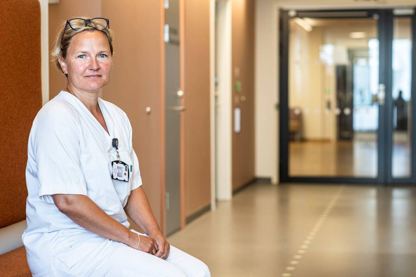 Merethe Hjelseth jobbet som saksbehandler i Nav før hun ble sykehussosionom.