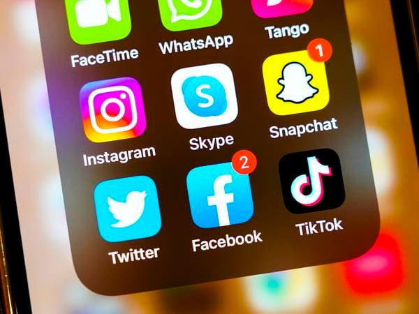 Flertall på Stortinget vil stramme inn barns bruk av sosiale medier