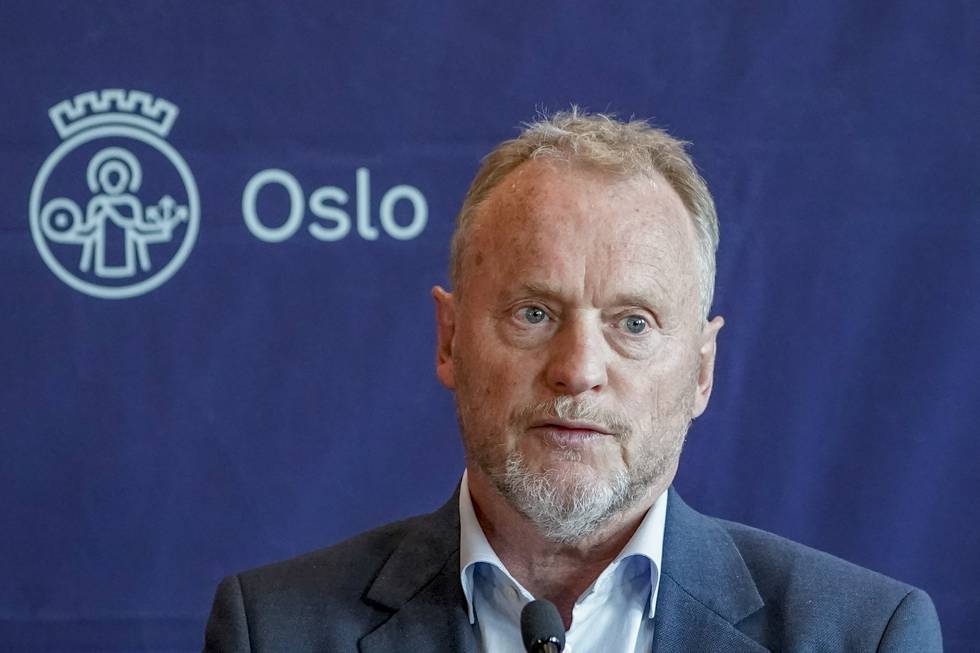 Byrådsleder i Oslo Raymond Johansen (Ap) på hasteinnkalt pressekonferanse i Oslo rådhus om Fornebubanen.