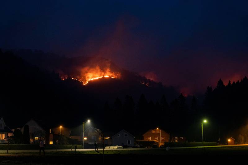 Sokndal  20190423.
Det brenner tirsdag kveld ved Åmot i Sokndal.
Foto: Tor Erik Schrøder / NTB scanpix