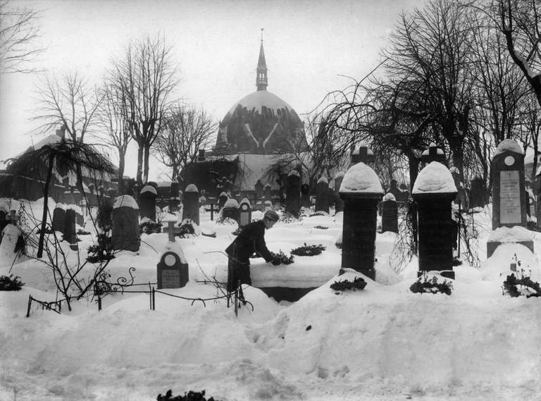 En vinterdag på Krist kirkegård ca. 1900. Foto: Oslo Museum,
