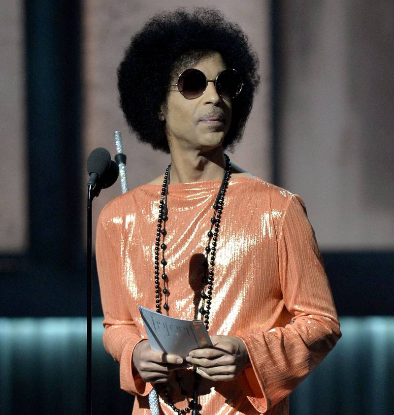 Alltid så stilige Prince under Grammy Awards i LA i fjor. FOTO: ROBYN BECK/NTB scanpix