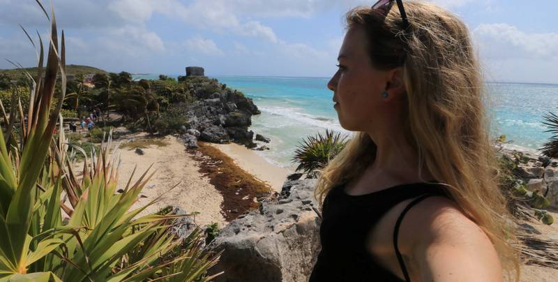 Reiseblogger Renate Sandviks beste tips er å velge et mer utradisjonelt reisemål enn Kanariøyene og Thailand. Her ved ruinene i Tulum, Mexico.
