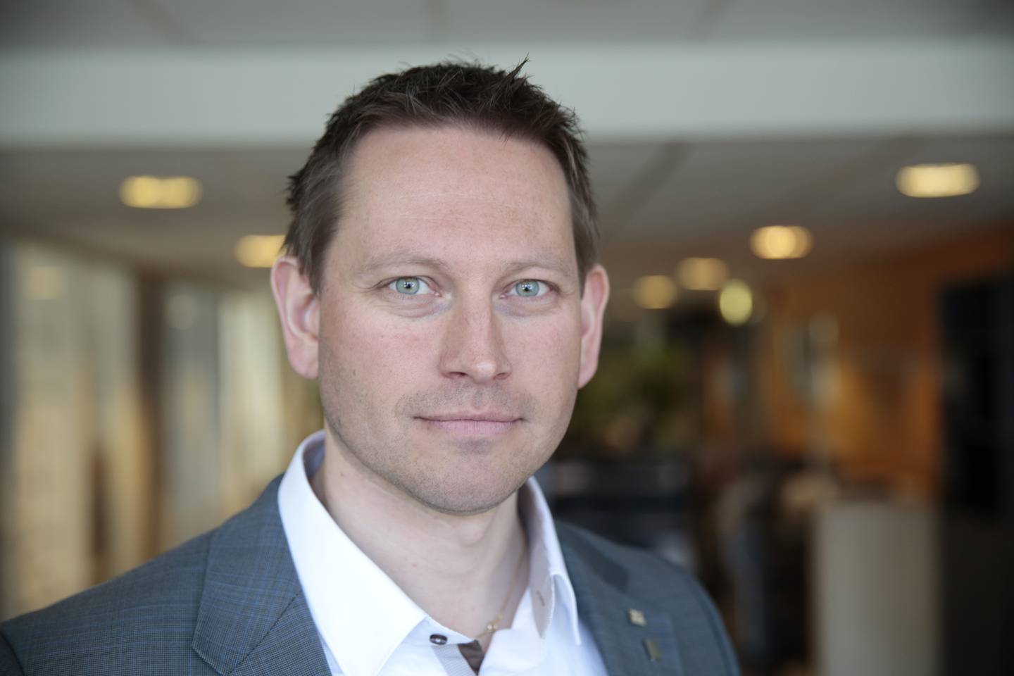 Vegard Einan, statssekretær i Arbeids- og sosialdepartementet, svarer på vegne av Høyre