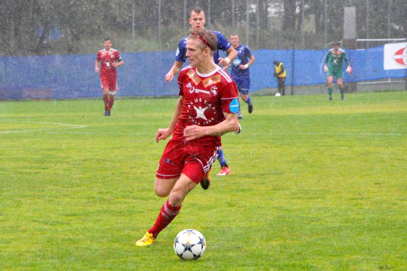 Georg Andre Danielsen i aksjon i pøsregnet på Lassa søndag. FOTO: ESPEN IVERSEN