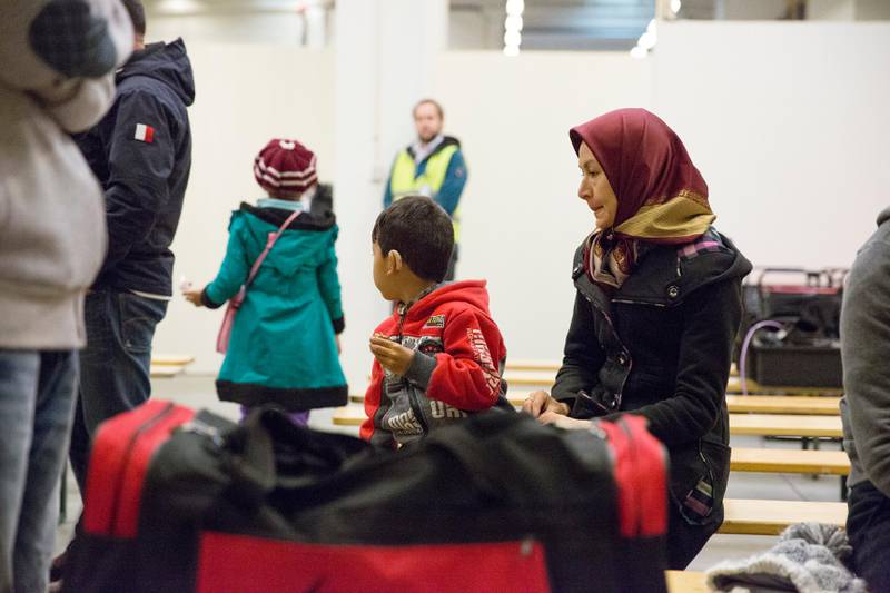 De første flyktningene ankom ankomstsenteret i Råde fredag. Flyktninger. Ankomstsenter. UDI. PU. Røde Kors. 