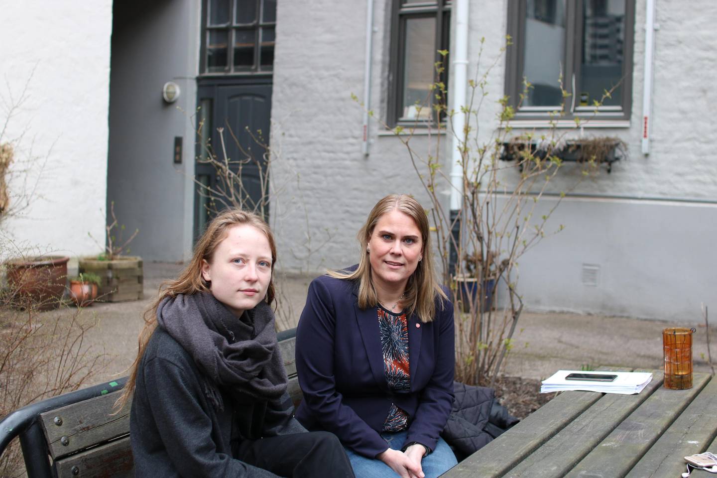 Agnes Viljugrein og Siri Gåsemyr Staalesen (t.h). Foto: Tom Vestreng