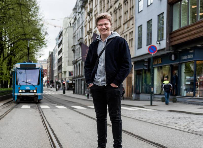 Oslo Unge Høyres leder Nicolai Øyen Langfeldt vil legge ned trikken i Oslo, men får ikke støtte fra Eirik Lae Solberg. Foto: John Trygve Tollefsen.