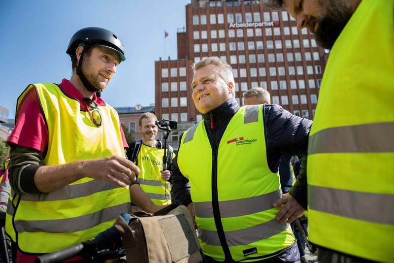 Leder i Fellesforbundet, Jørn Eggum (midten), kaller tallene Foodora hevder vil utgjøre ekstrakostnader ved å inngå en tariffavtale, for ren fantasi.
