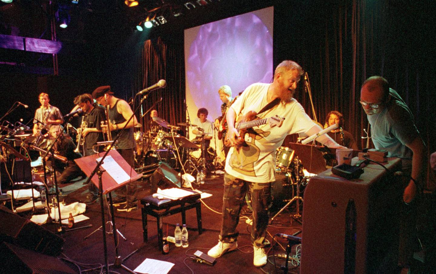 Jon Eberson med Bugge Wesseltoft og resten av Jazzpunkensemblet, på jazzfestivalen i Molde i 1998.