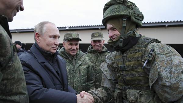 Putin lokker med legelønn for å bli med i krigen