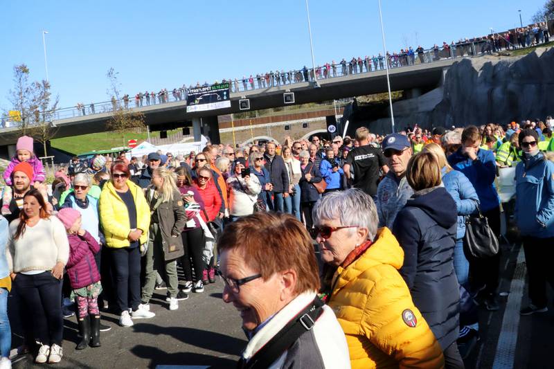 Mange hadde samlet seg på Hundvåg for å heie fram deltakerne.