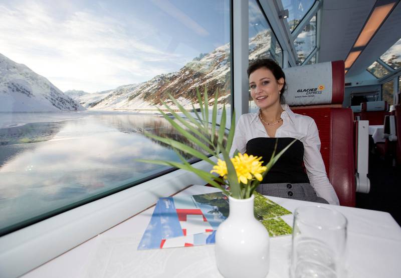 Glacier Express´ flotte panoramaglassvinduer gir deg eksepsjonelt god utsikt til Alpene. FOTO: GLACIER EXPRESS