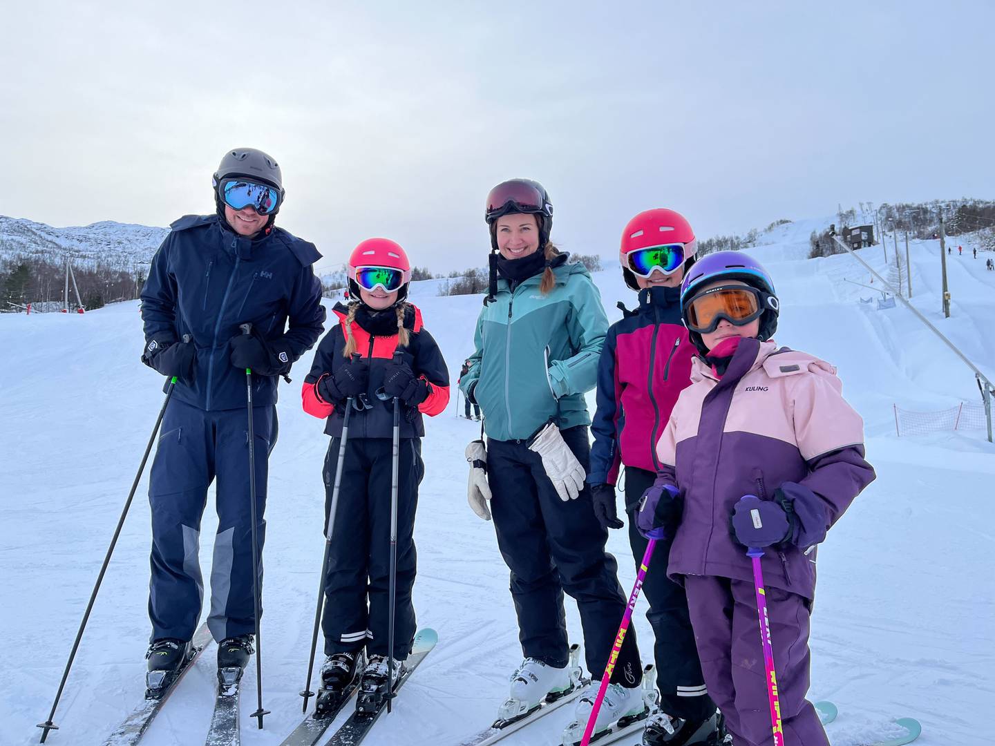 Familien tok turen til skisenteret i Svandalen onsdagen i romjulen. Fra venstre Eskil Haukelid, Sanna Haukelid, Hilde Hauglid, Sofie og Lotte Haukelid.