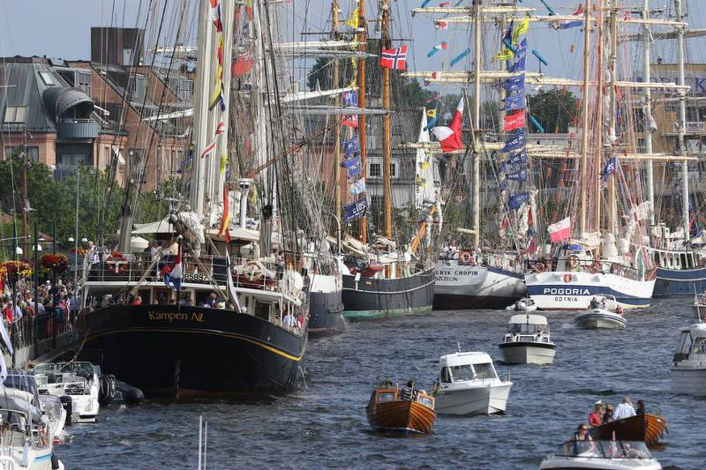 Seilskuter til kai i Fredrikstad under The Tall Ships Races 2019.