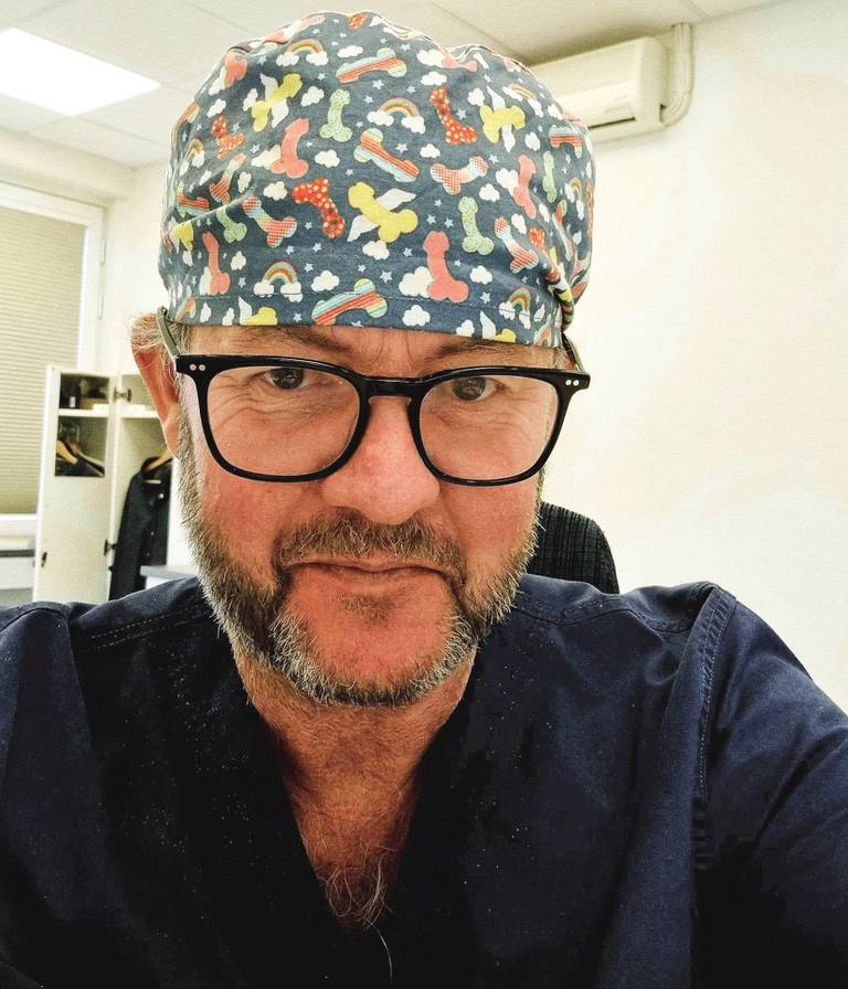 Overlege Per Espen Låhne er spesialist generell kirurgi og urologi.